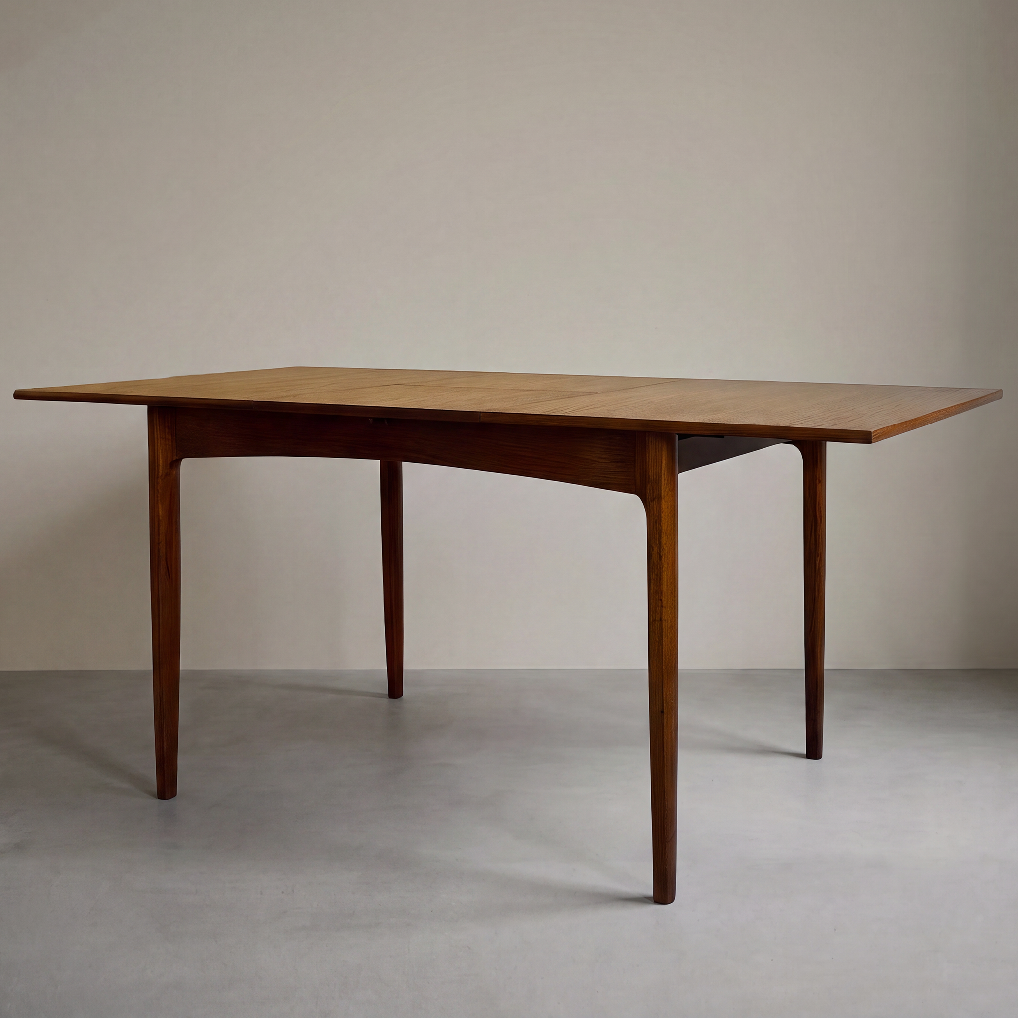 Extendable Dining Table by BCM | 122-168cm